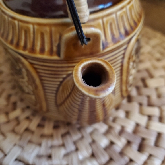 Vintage Ceramic Teapot with Peacock Design - Picture 4 of 5